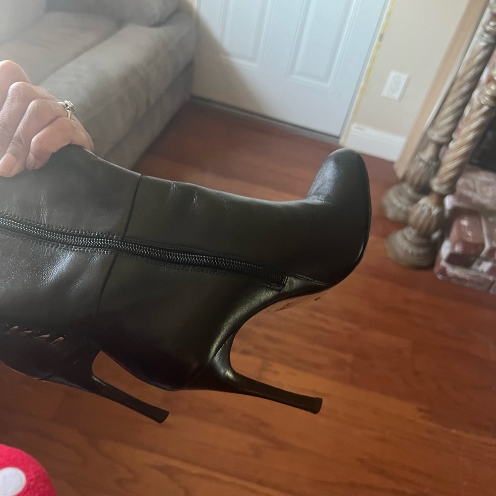 Elegant Black Heeled Boots - Picture 8 of 10